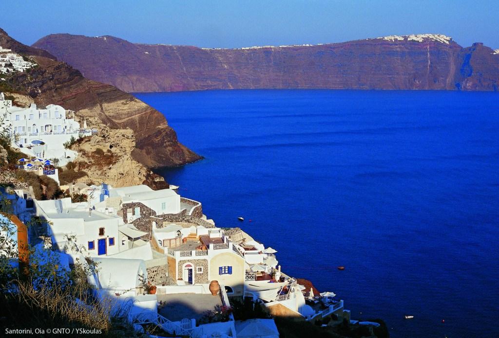 https://i0.wp.com/wp.travelmarketreport.com/wp-content/uploads/2025/01/Santorini_Oia_002_YSkoulas.jpg?resize=1024%2C695&ssl=1