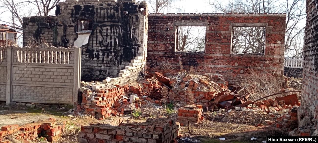 Зруйновані приватні будинки жителів Чернігова в результаті російських обстрілів