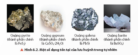 BÀI 6: SULFUR VÀ SULFUR DIOXIDEChào mừng các em đến với bài học ngày hôm nay!Thông qua video này, các em sẽ nắm được các kiến thức và kĩ năng như sau:Nêu được các trạng thái tự nhiên của nguyên tố lưu huỳnh (sulfur)Trình bày được cấu tạo, tính chất vật lí, hóa học cơ bản và ứng dụng của lưu huỳnh đơn chấtThực hiện được thí nghiệm chứng minh lưu huỳnh đơn chất vừa có tính oxi hoá (tác dụng với kim loại), vừa có tính khử (tác dụng với oxygen).Trình bày được tính oxi hoá (tác dụng với hydrogen sulfide) và tính khử (tác dụng với nitrogen dioxide trong không khí) và ứng dụng của sulfur dioxide (khả năng tẩy màu, diệt nấm mốc,...)Trình bày được sự hình thành sulfur dioxide do tác động của con người, tự nhiên, tác hại của sulfur dioxide và một số biện pháp làm giảm thiểu lượng sulfur dioxide thải vào không khí.HOẠT ĐỘNG KHỞI ĐỘNGSulfur (lưu huỳnh) còn được gọi là lưu hoàng, sinh diêm vàng, diêm sinh, đã được biết đến từ thời cổ đại. Theo em, nguyên tố lưu huỳnh có những tính chất gì và được ứng dụng vào sản xuất đời sống con người như thế nào?HOẠT ĐỘNG HÌNH THÀNH KIẾN THỨC