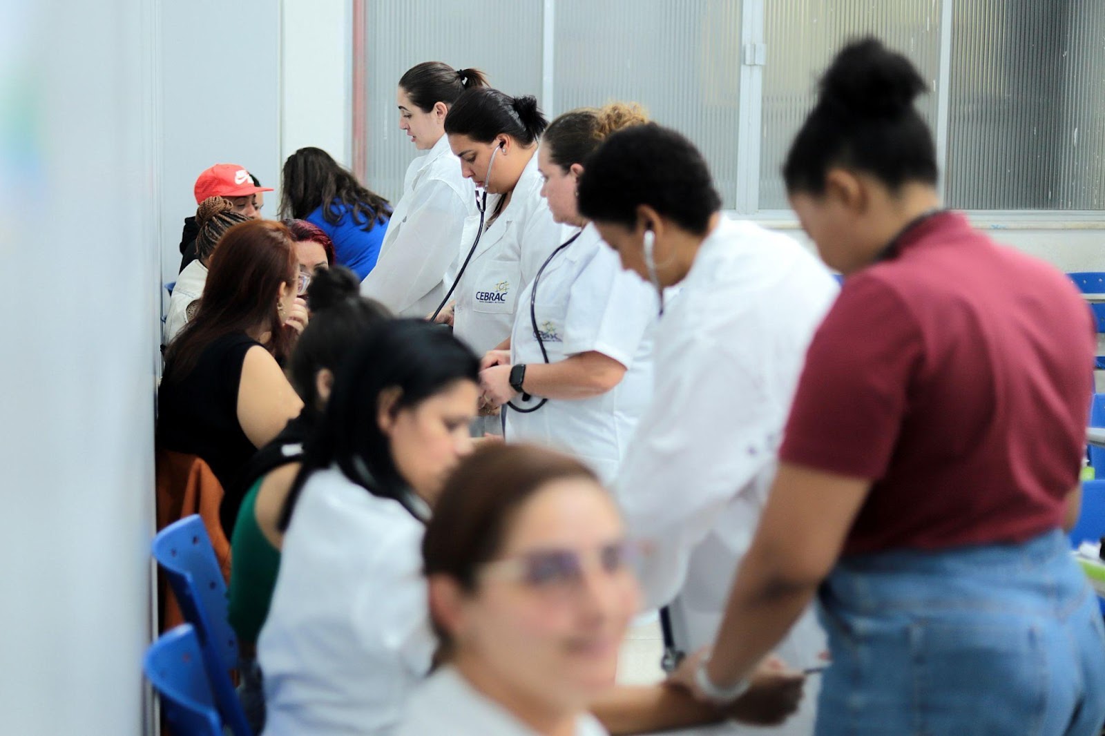 Aula prática do curso Cuidador em Juiz de Fora 