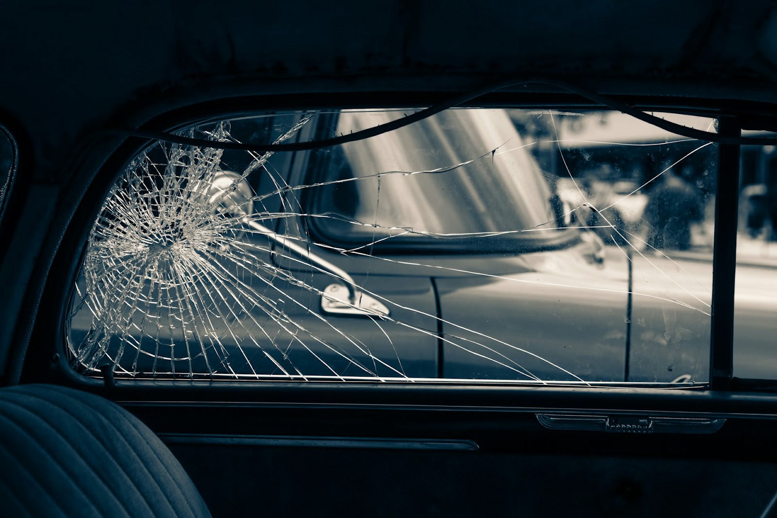 ventanilla de coche rota