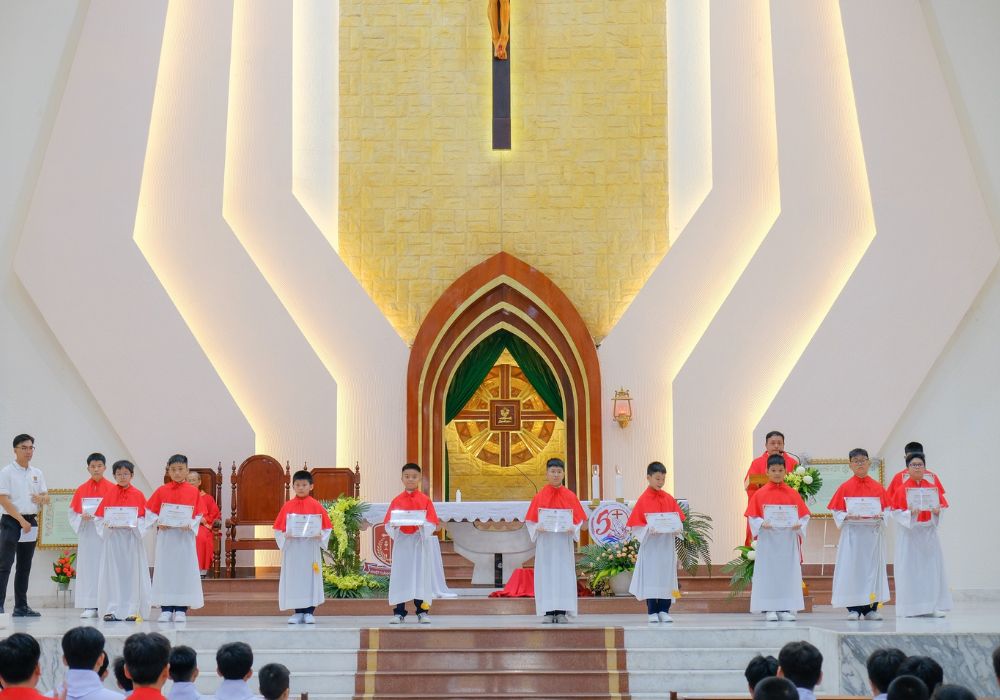 Thánh lễ diễn ra hằng ngày vào các thời điểm cố định để giáo dân có thể đến Chầu Chúa (Ảnh: Sưu tầm internet)