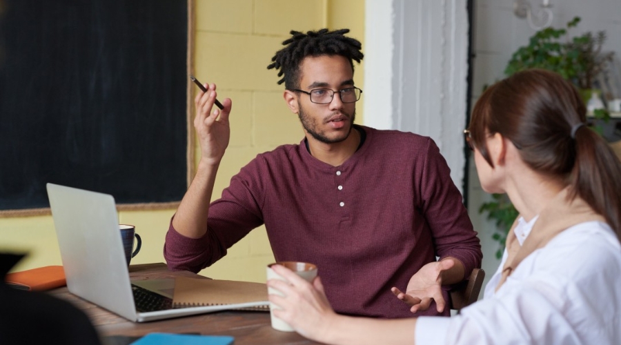 Manager giving tailored feedback based on personality