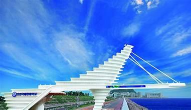A white staircase with a bridge over water

AI-generated content may be incorrect.