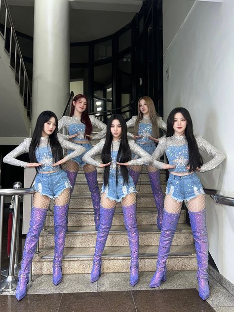 This contain an image of GIDLE's  group members 