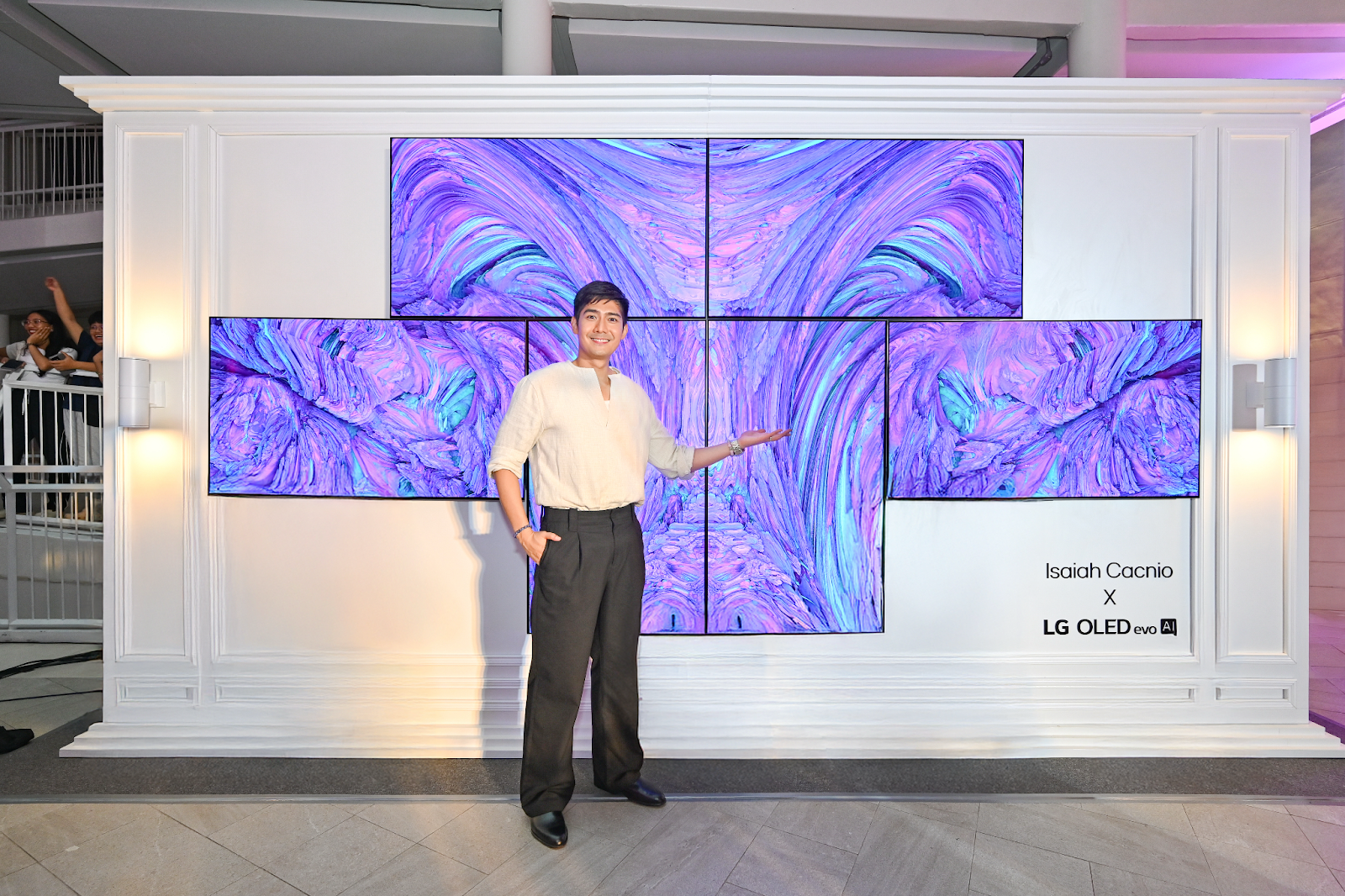 Celebrating 12 Years of OLED Excellence, LG Showcases “Fragments” by Isaiah Cacnio at the National Museum of Natural History