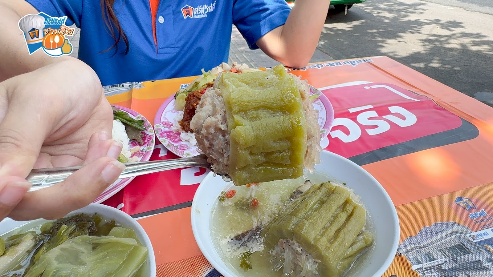 มะระตุ๋นชิ้นโตๆ ยัดไส้หมูสับมาแบบแน่นๆ เคี้ยวแล้วนุ่มเกินคำบรรยาย