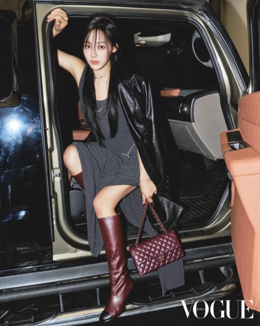 This contain an image of NewJeans Minji  in a car