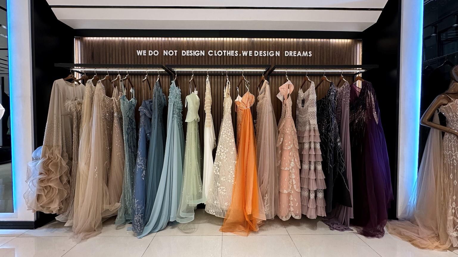 A group of dresses on a rackAI-generated content may be incorrect.