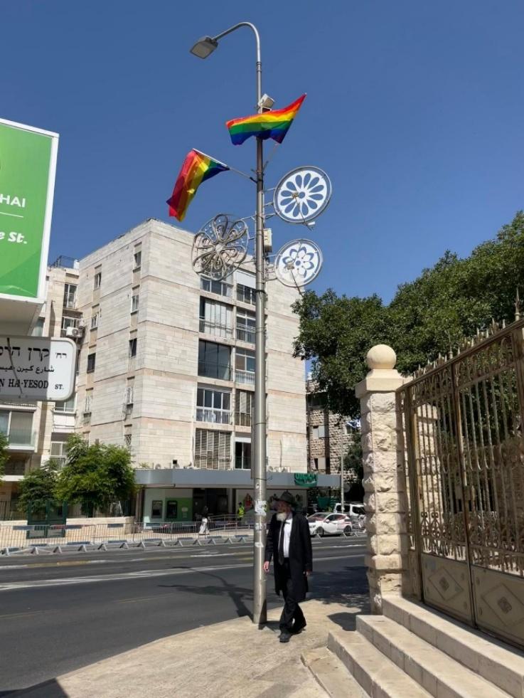 תמונה שמכילה בחוץ, שמיים, בניין, עץ

תוכן שנוצר על-ידי בינה מלאכותית עשוי להיות שגוי.