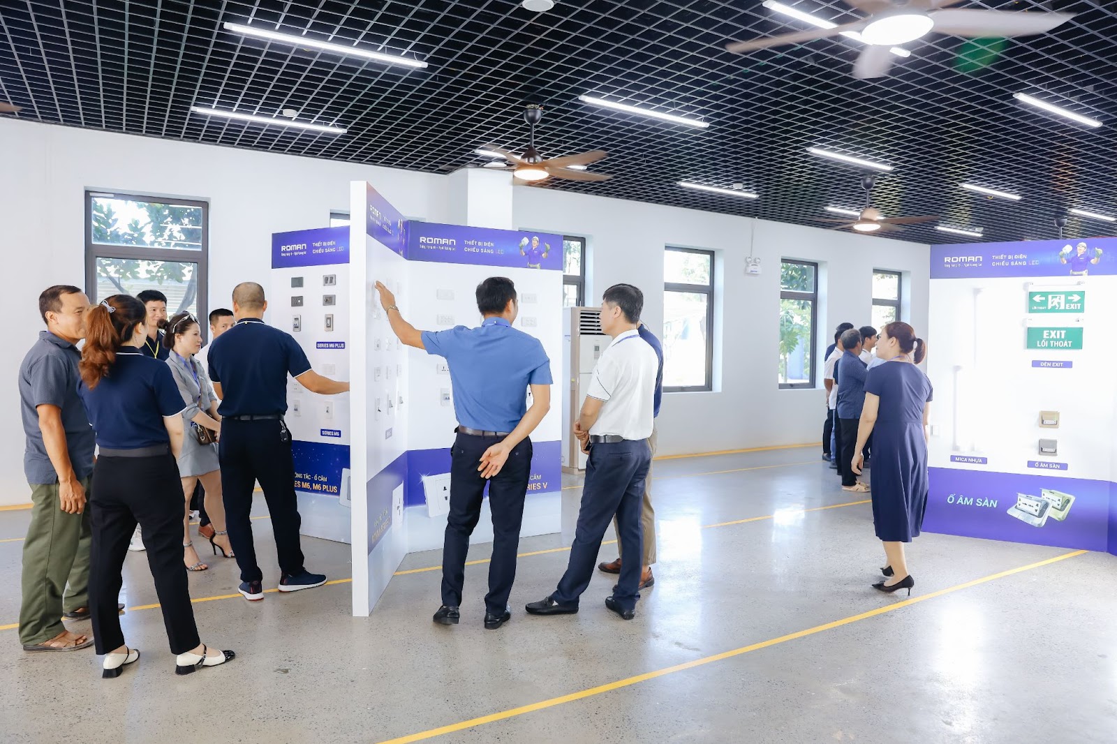 hội nghị khách hàng Roman