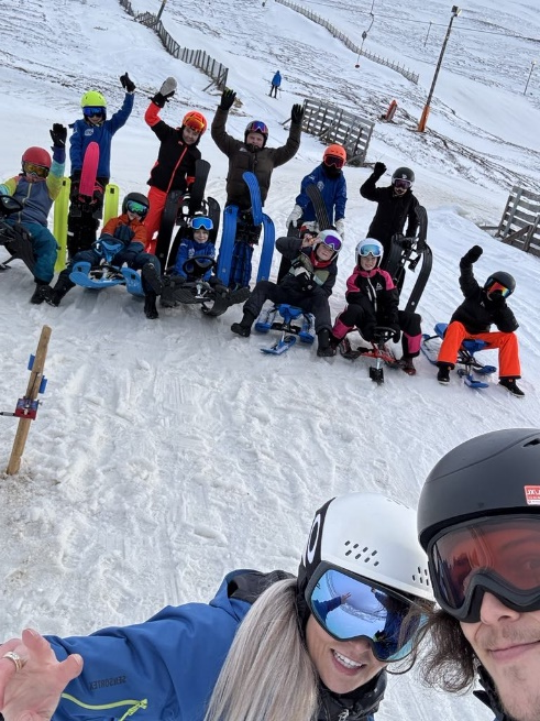 A group of people on snow
AI-generated content may be incorrect.