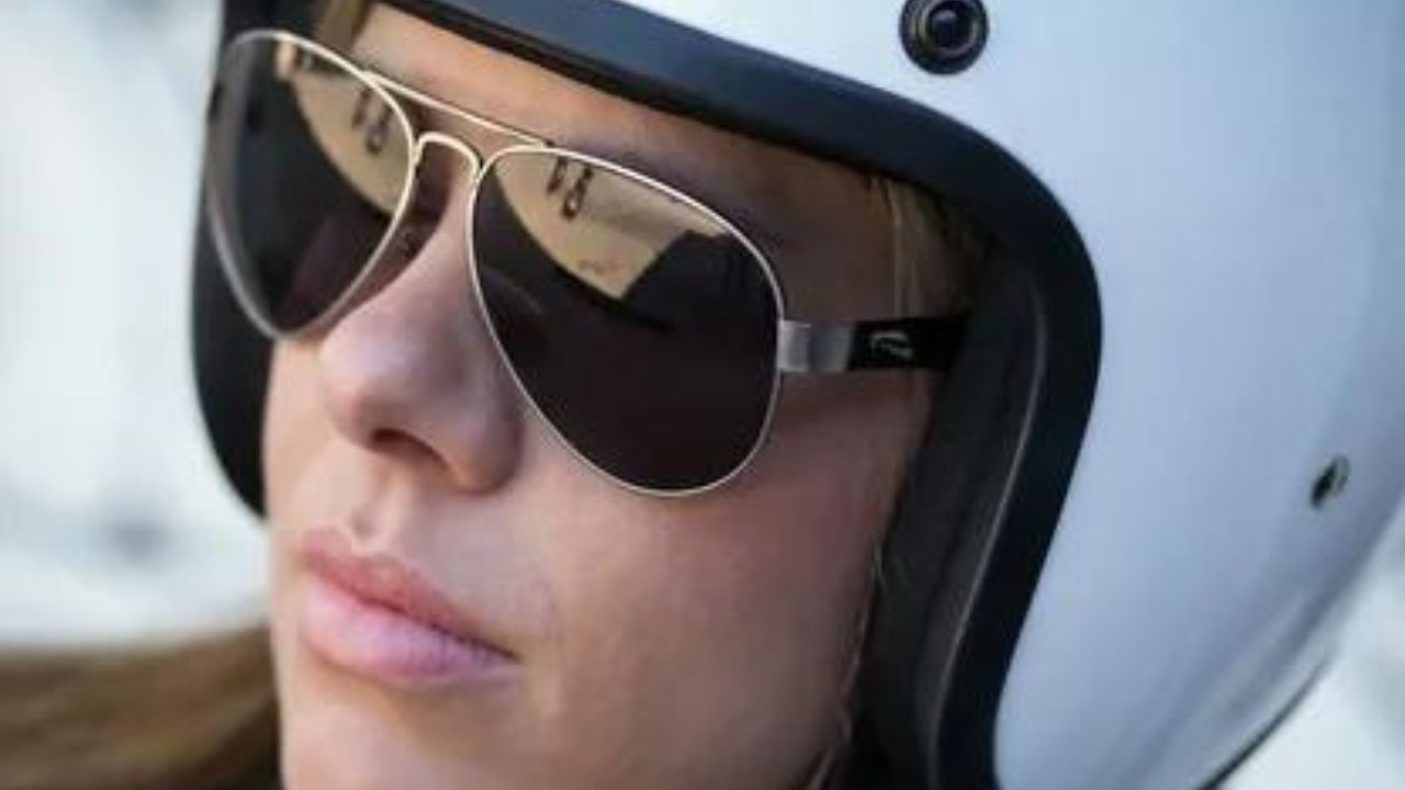 How to Comfortably Wear Glasses with a Motorcycle Helmet?