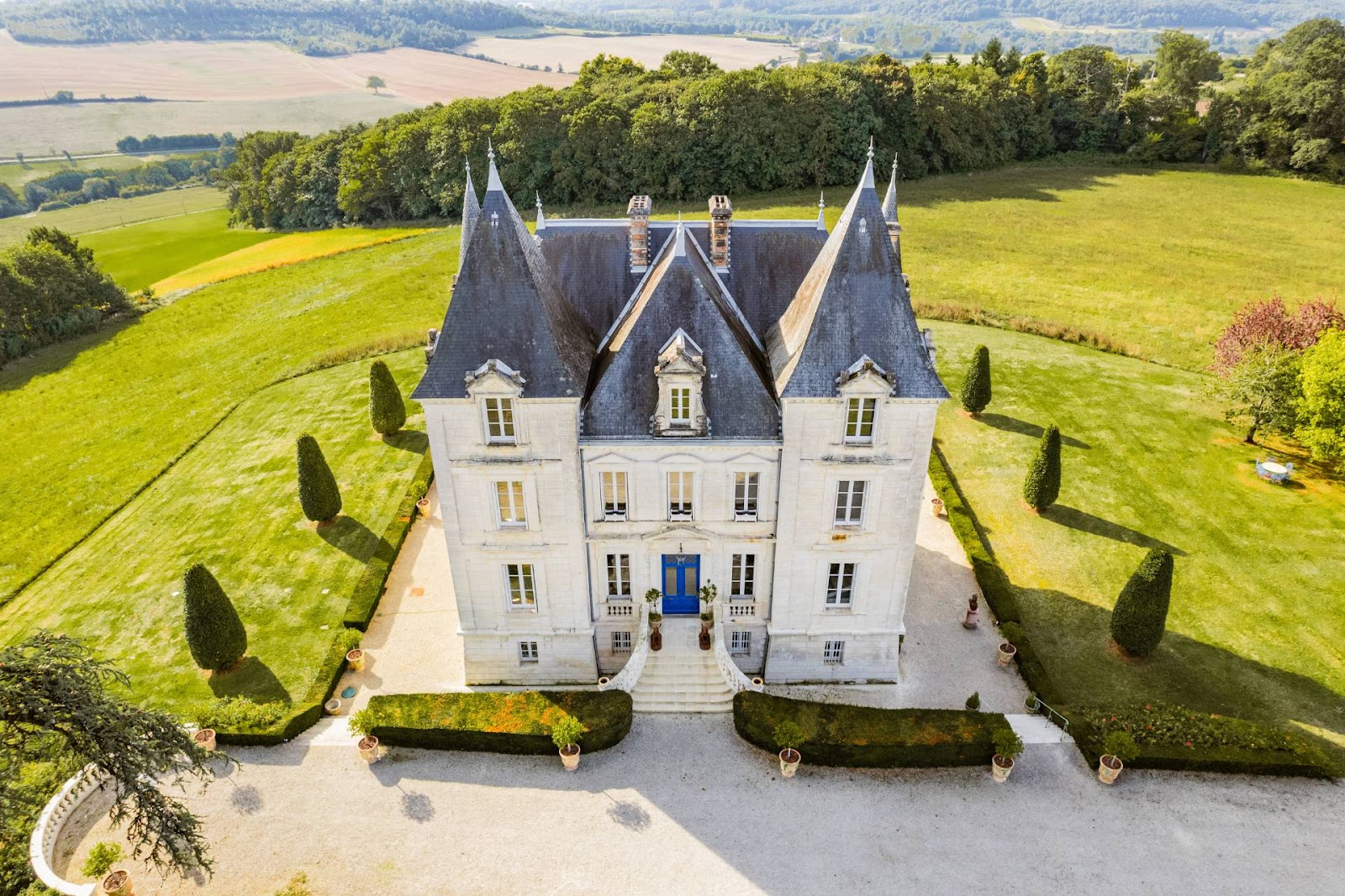 The panoramic view of Château de Lasfonds 