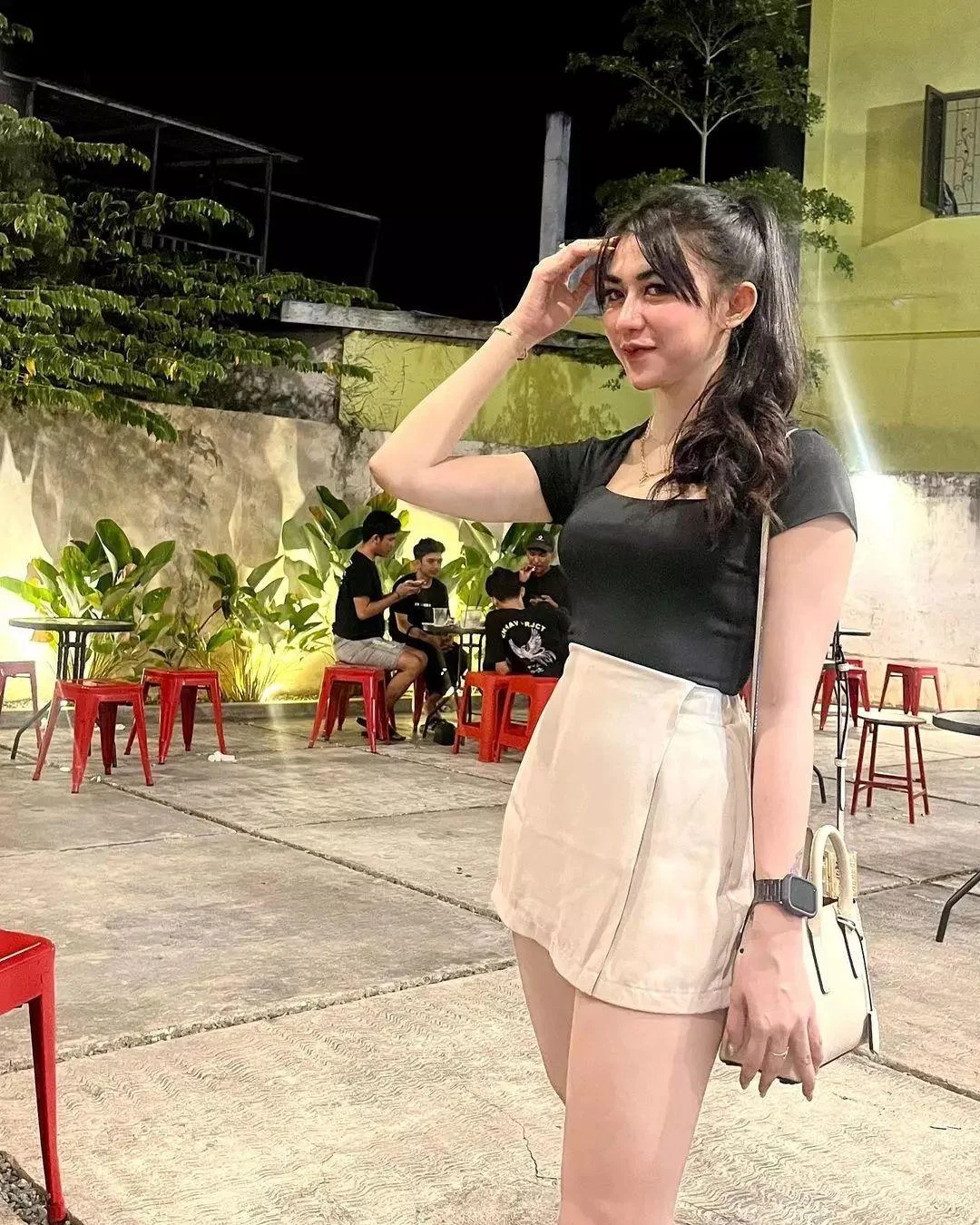Wanita Mempesona yang Membuat Setiap Momen Menjadi Lebih Sensual, wanita mempesona, momen sensual, cewek seksi