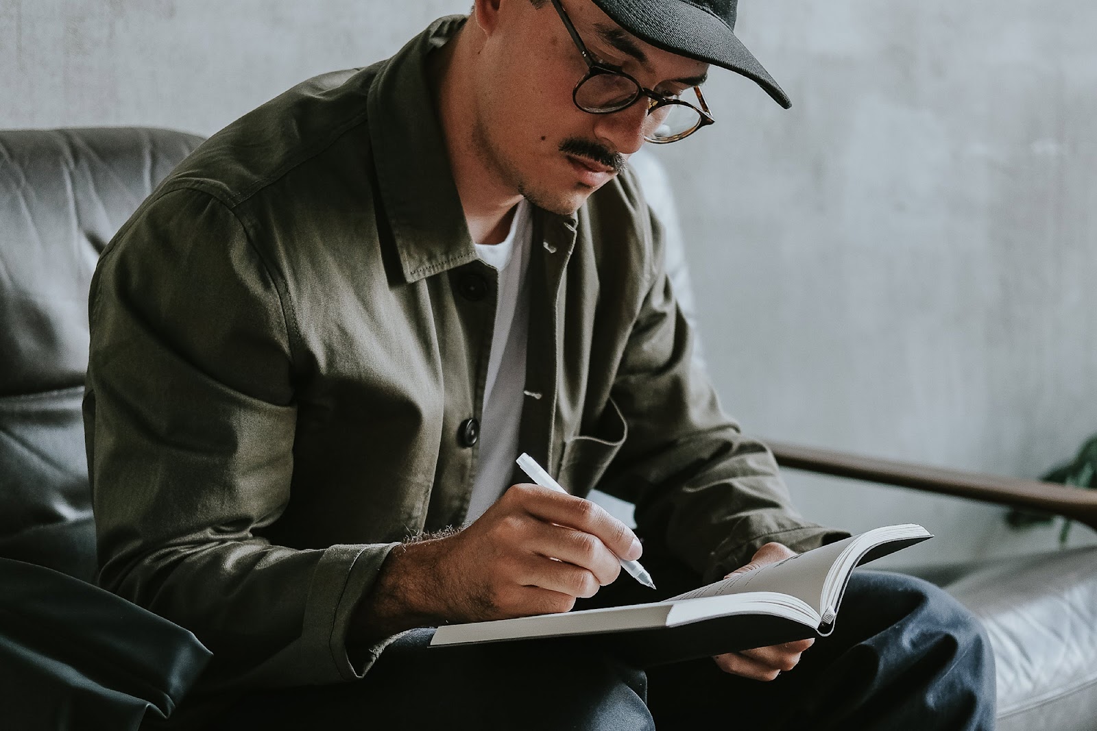 Journaling For Men - The Complete Guide - MindJournal