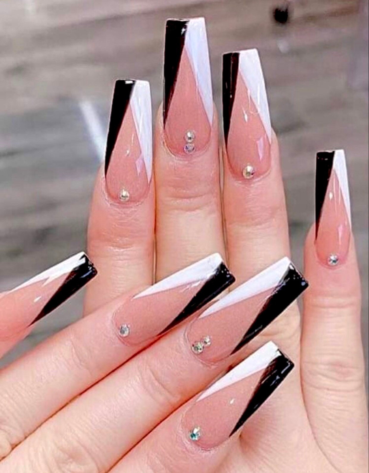 Simple Cute Black And White Nails: Elegant and Stylish Designs