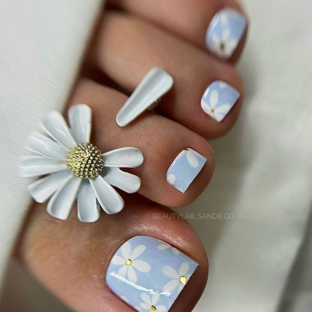 Close up of foot with radiant toe nail having Flower on Toe Nail