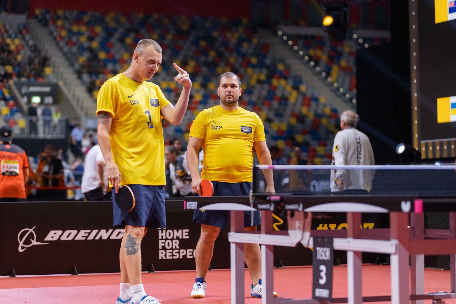 Дмитро (праворуч) під час гри у настільний теніс на Invictus Games 2023. Фото: InvictusTeamUkraine