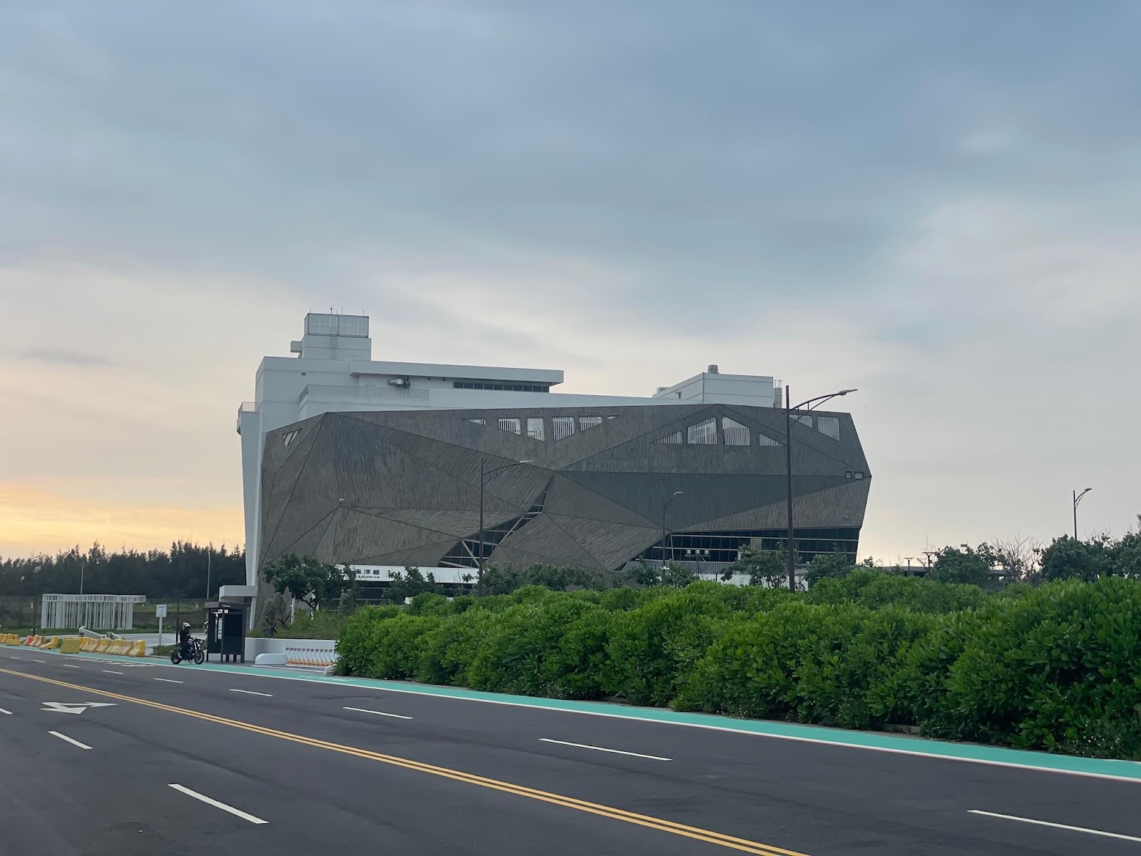 台中海洋館與台中海洋館公車站