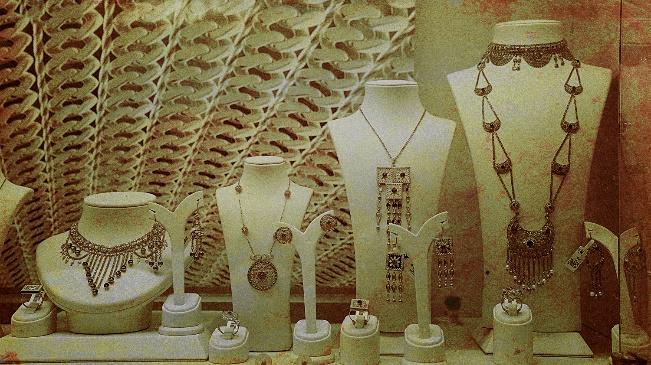 A display of jewelry on display

Description automatically generated