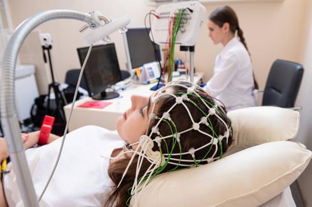 Patient brain testing using encephalography at medical center Patient brain testing using encephalography at medical center. Neurofeedback Devices stock pictures, royalty-free photos & images