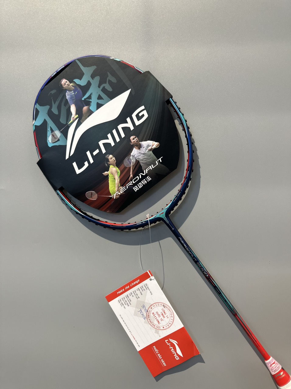 so sánh giá vợt cầu lông Yonex Astrox 77 và Li-Ning Aeronaut 9000