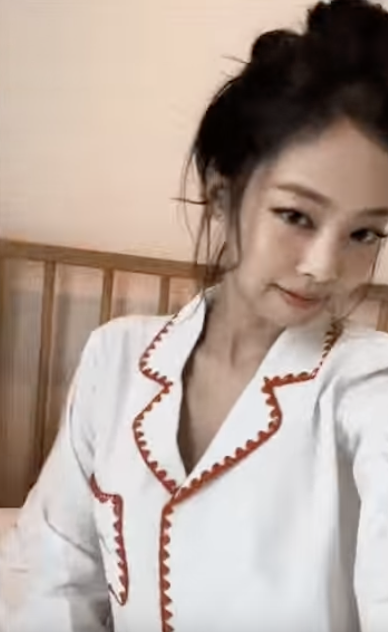 A picture of BLACKPINK's Jennie  on her  pajamas