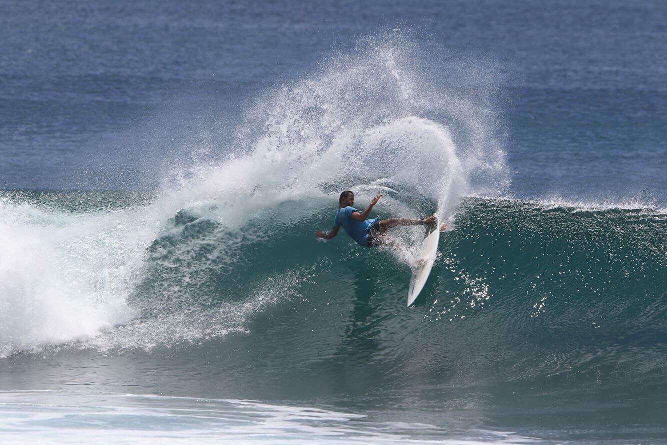 Pantai Balangan Surga Peselancar di Bali