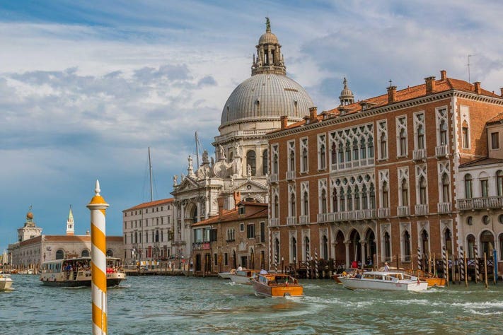 How to Visit Venice And Hire a Boat: Ultimate Guide