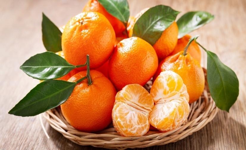 Fresh_Organic_Tangerine_Oranges_with_Leaves.jpg