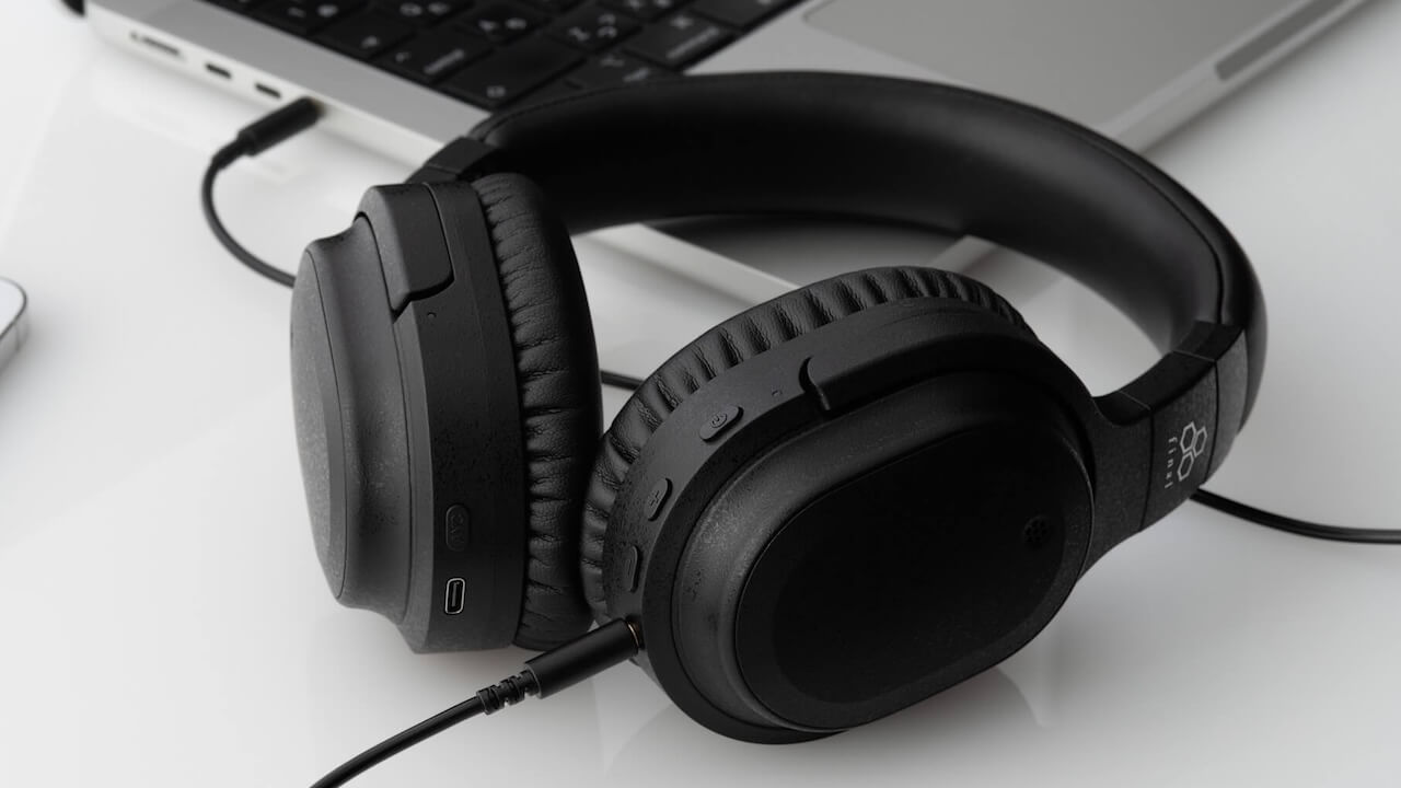Final UX3000 SV headphones connected to laptop.