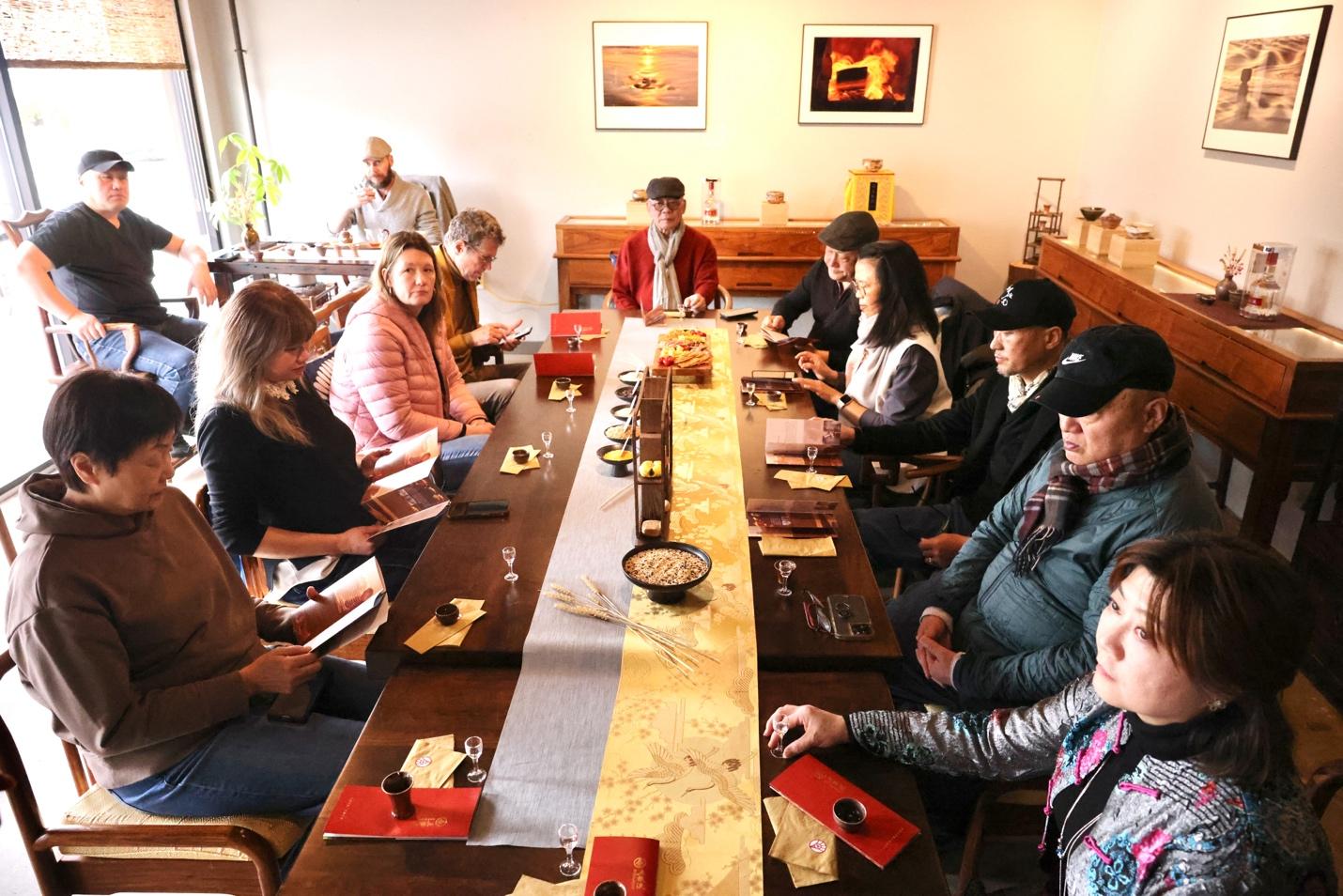 A group of people sitting around a long table

AI-generated content may be incorrect.