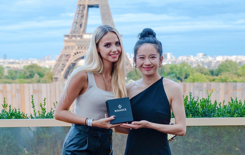 Катерина Шухнина получила награду от криптобиржи Бинанс фото