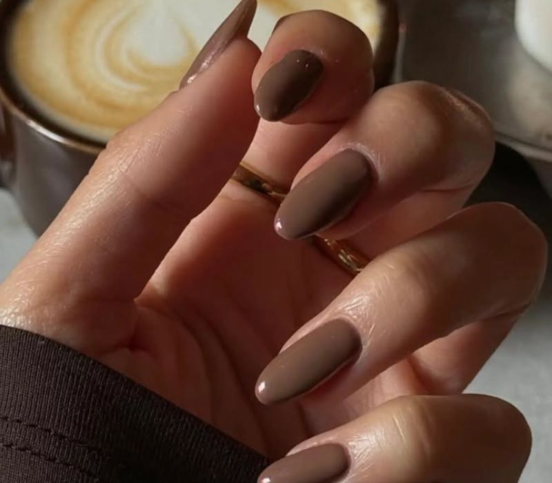 Minimalist Mocha Latte Nail Design