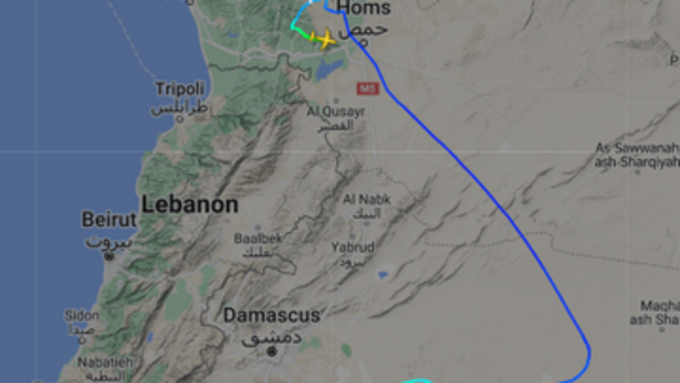 À bord dun avion priv qui dcollait de laroport international de Damas, le chef de lÉtat syrien a quitt la capitale samedi  22 h (20 h en France). Son vol se dirigeait vers la côte syrienne avant de brusquement faire demi-tour et de disparaître des radars selon les donnes du site Flightradar24.