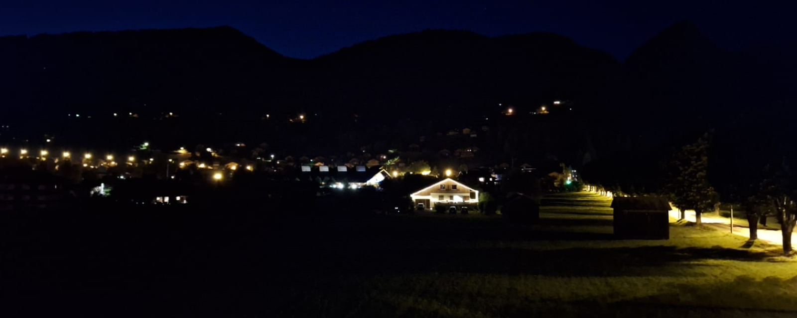 Une image contenant plein air, ciel, nuit, montagne

Le contenu généré par l’IA peut être incorrect.