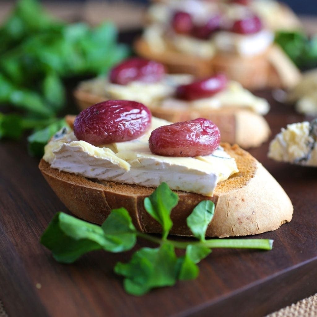 Crostini with Blue Cheese & Roasted Grapes