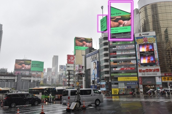 Quảng cáo package 13 màn hình đồng loại tại Shibuya crossing and Shibuya Station, Tokyo - Nguồn: Uber Eats