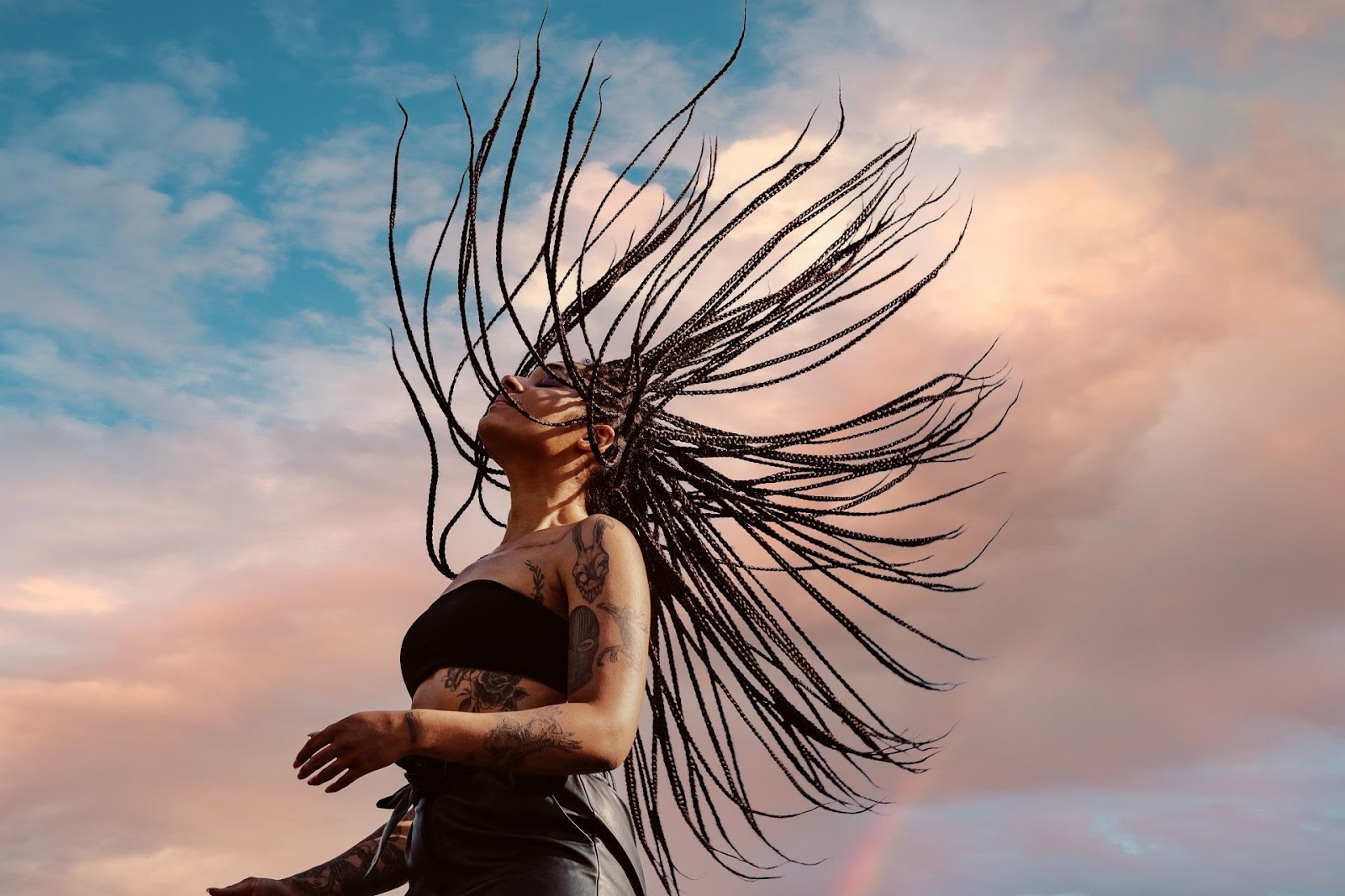 Ein Bild, das Himmel, Wolke, draußen, Frau enthält. Automatisch generierte Beschreibung