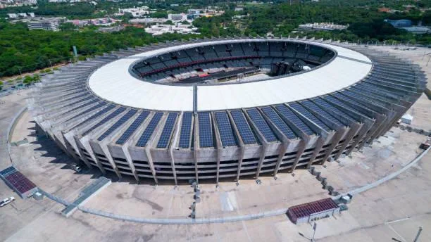 vista aérea do estádio de futebol mineirão na pampulha, belo horizonte, brasil - estádio mineirão - fotografias e filmes do acervo