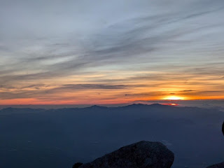 夕日の山

自動的に生成された説明