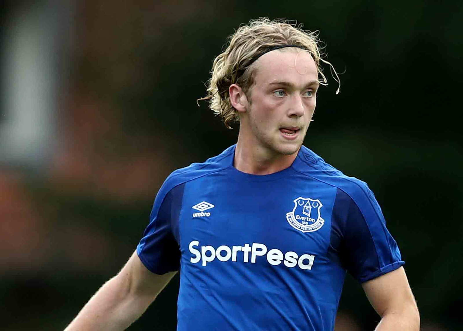 Tom Davies: Hành Trình Vươn Lên Của Một Biểu Tượng Thể Thao