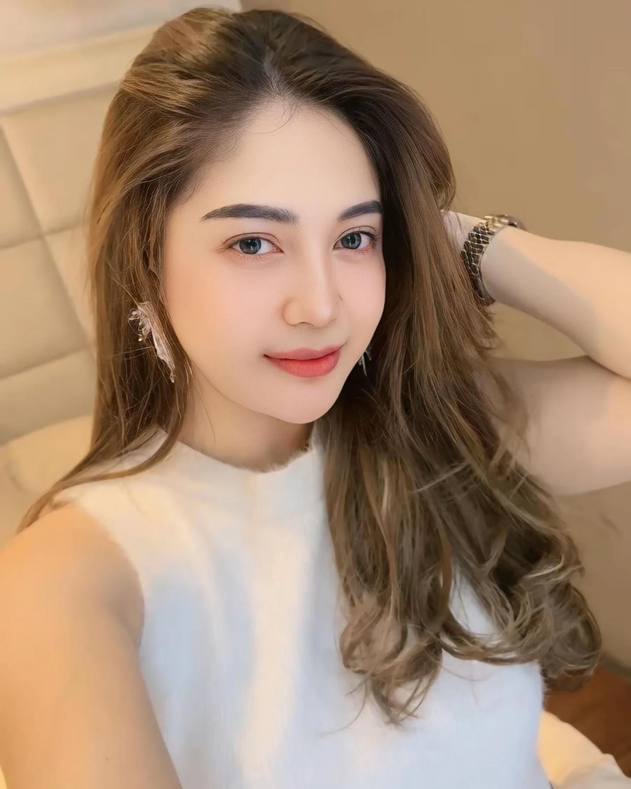 Cewek Indo Bercahaya dengan Kulit Bersih, kulit bersih, cewek glowing, gadis indo