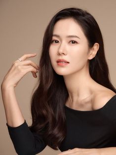 This contains an image of Son Ye Jin