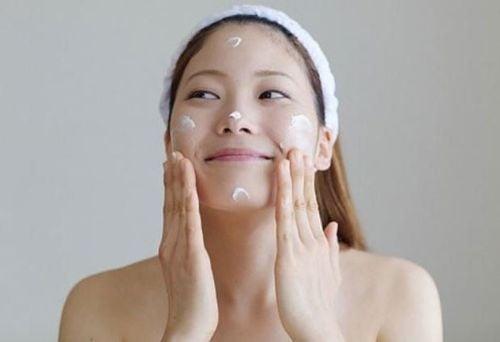 Nên chọn sản phẩm được chiết xuất từ thiên nhiên để bảo vệ da