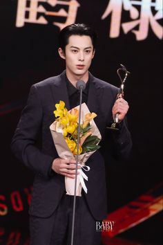 This contain an image of  Wenrong Awards Ceremony