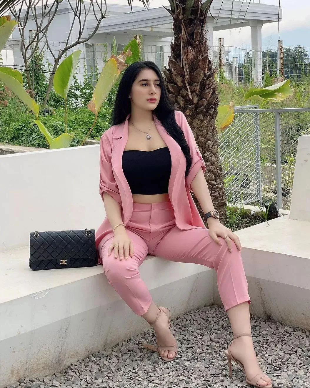 Wanita Cantik yang Membuat Panas Membara, wanita cantik, panas menggoda, cewek seksi