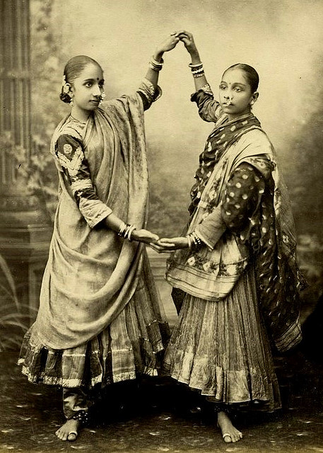 Blouses_Through_the_Ages_A_Timeline_of_Indian_Fashion_3