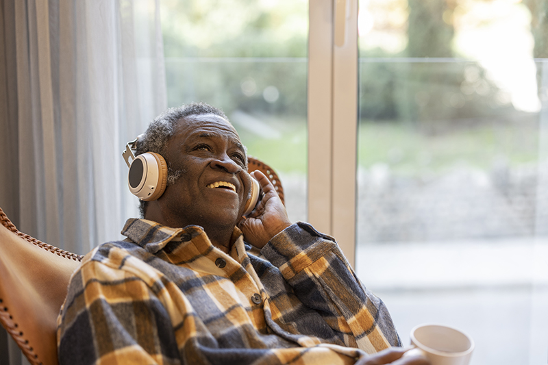 Music can benefit seniors. 